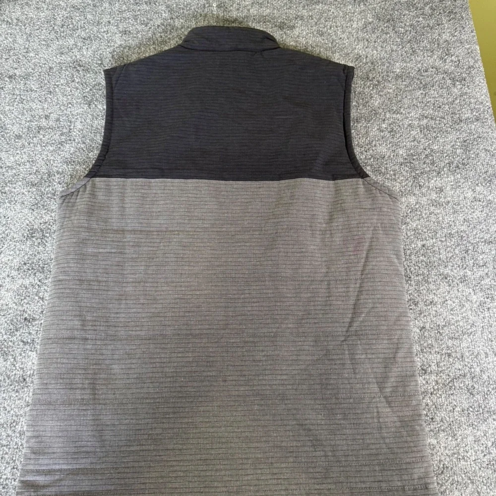 Travis Mathew Vest Mens Medium Black Gray Easy Out Full Zip Golf Outdoor Travel